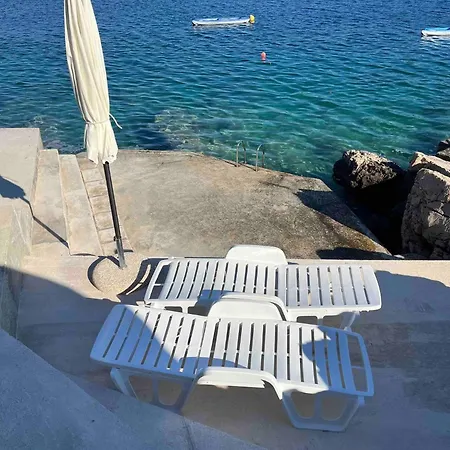 Δωμάτια σε οικογενειακή κατοικία Ella *